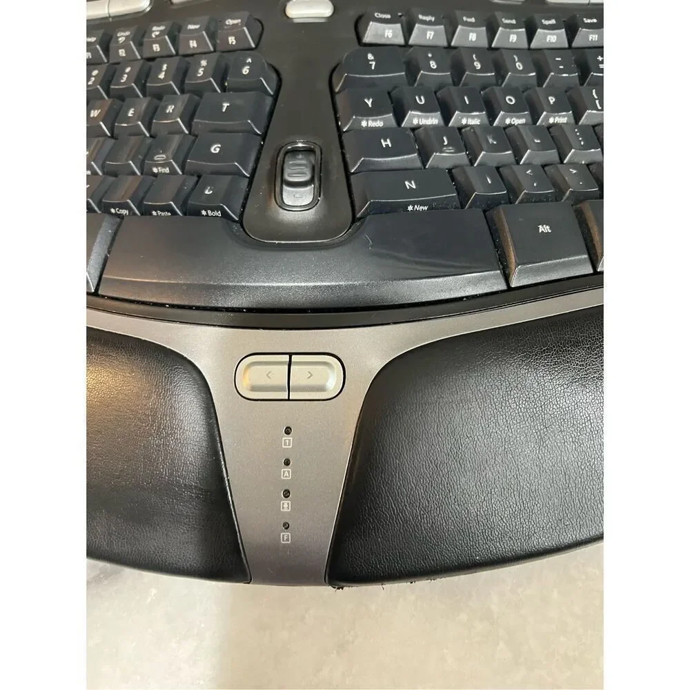 Microsoft KU-0462 Natural Ergonomic USB Keyboard - Black